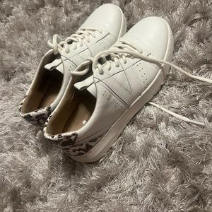 Vionic sneakers